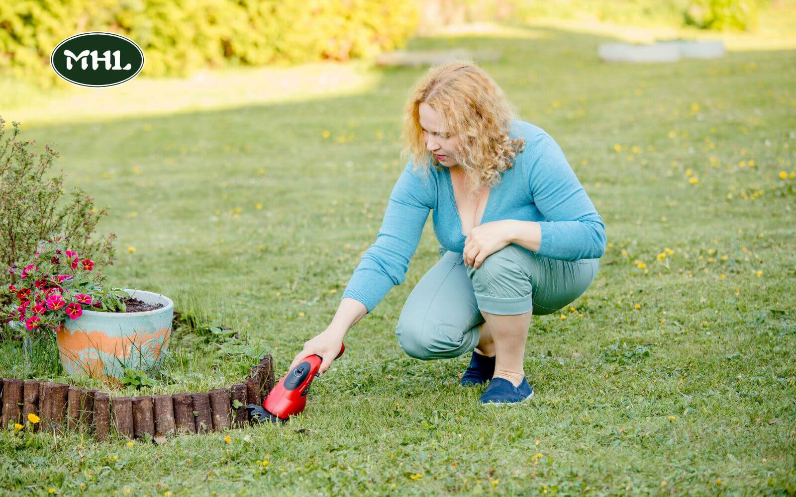 What Tools Should You Use To Install Lawn Edging? Manual Edging Tools