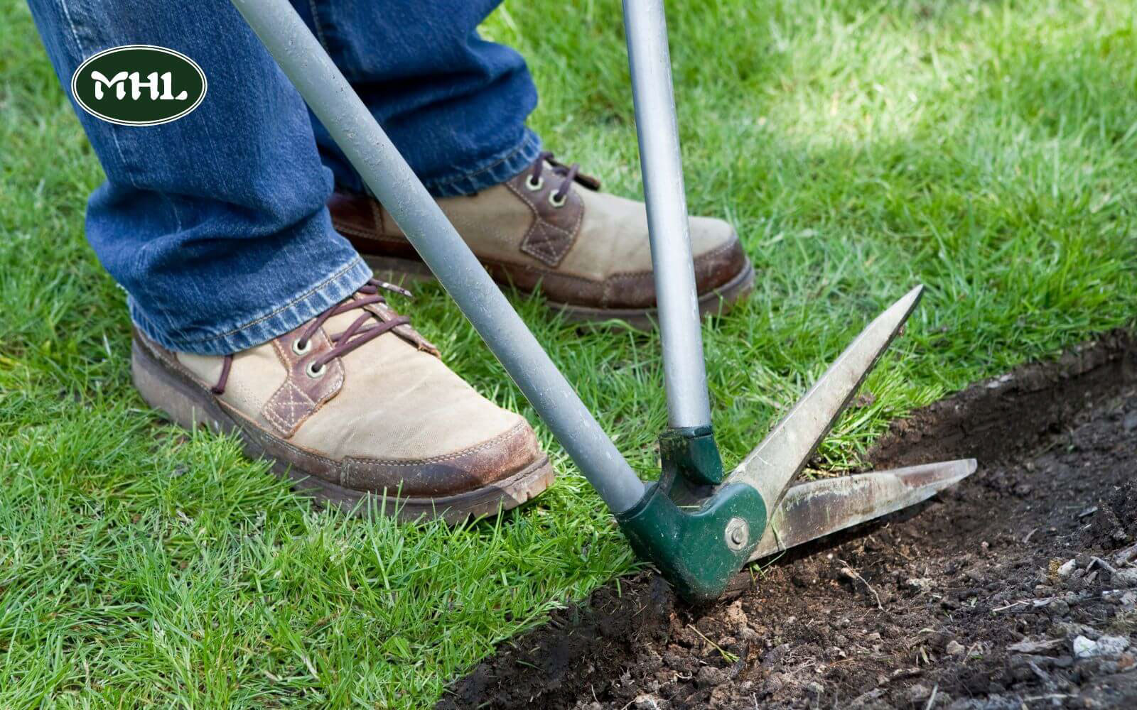 What Materials Are Used To Install Lawn Edging?