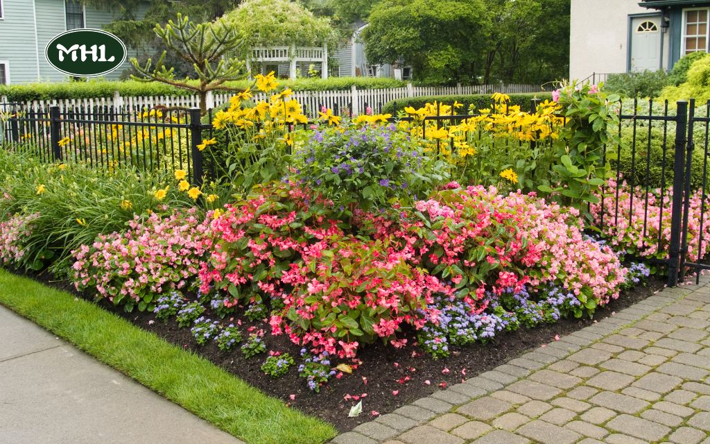 5 Along Fence Simple Backyard Landscaping Ideas