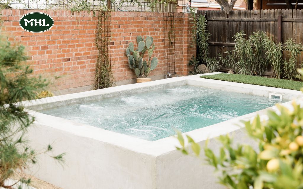 4 Types of Small Backyard Pools Ideas