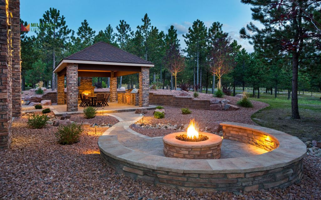 Fire Pit Garden with Rock Mulch