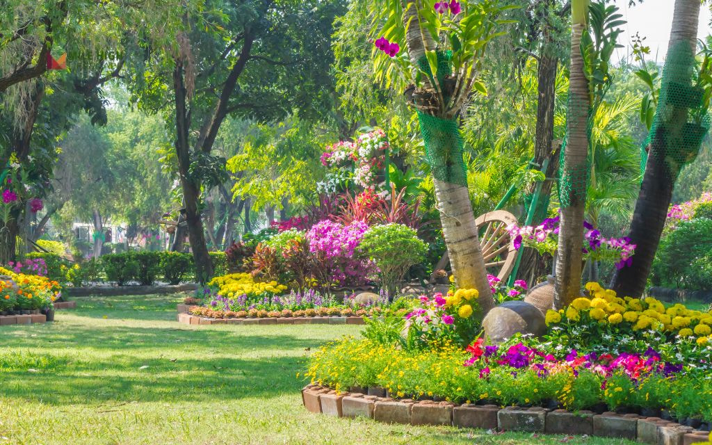 Circle or Semicircle Entry Flower Bed with Focal Shrub