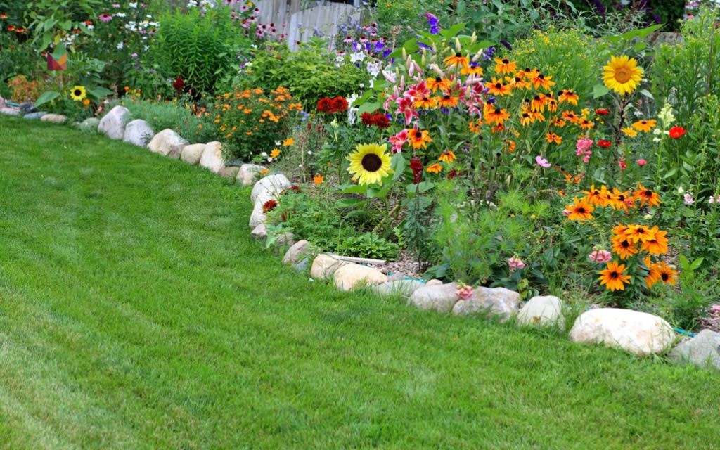 Rock Edging Around Lawn or Garden Beds