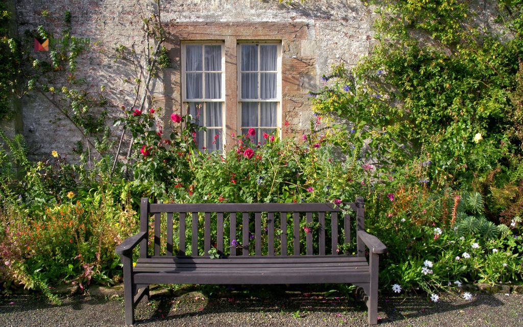 Understanding cottage garden style