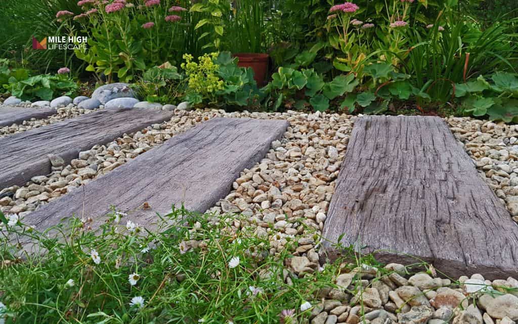 ideas for stone pathways: Gravel and stepping stone mix
