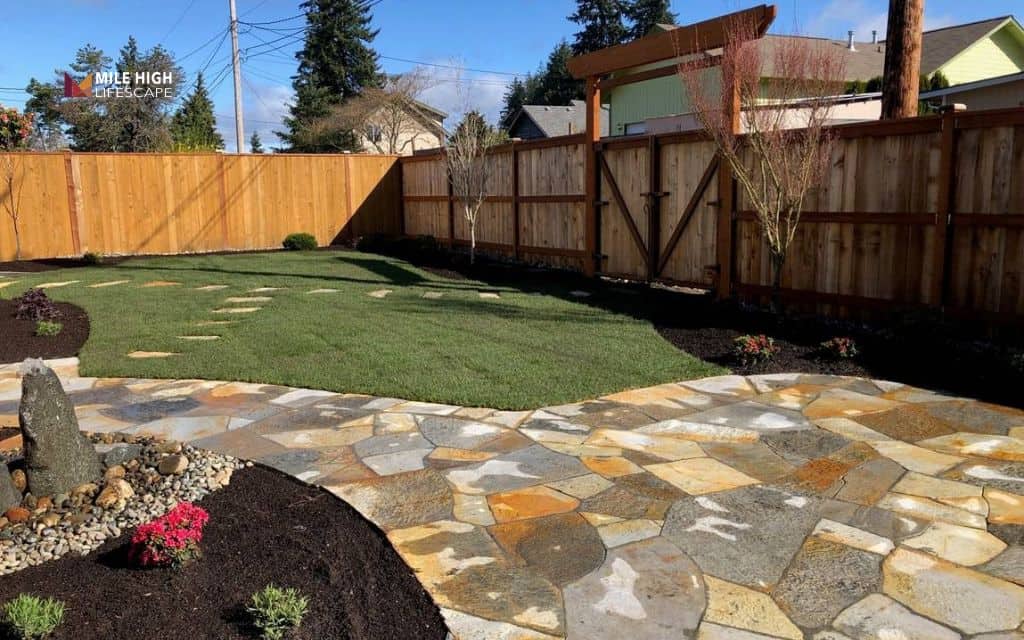 How much does it cost to build a flagstone patio?