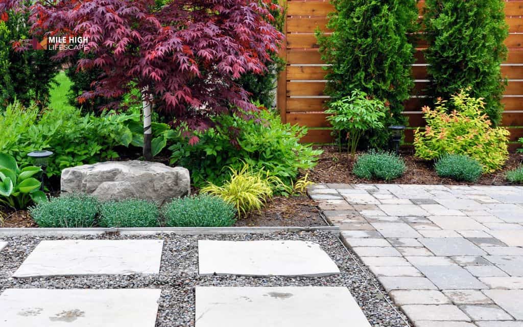landscaping with flat rocks: Modern grid layout