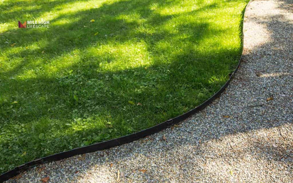 landscape border ideas: Gravel border strip