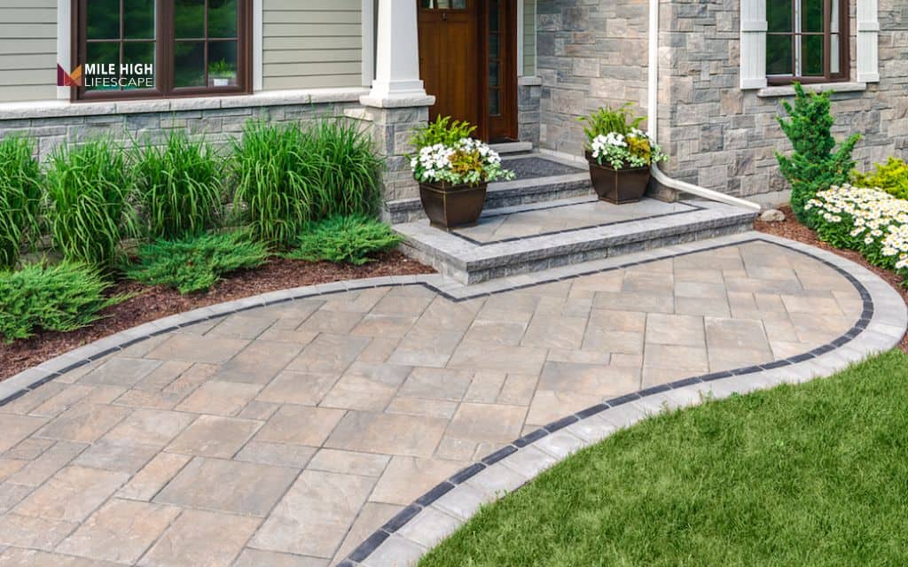 small yard landscape design: Modern small front yard design