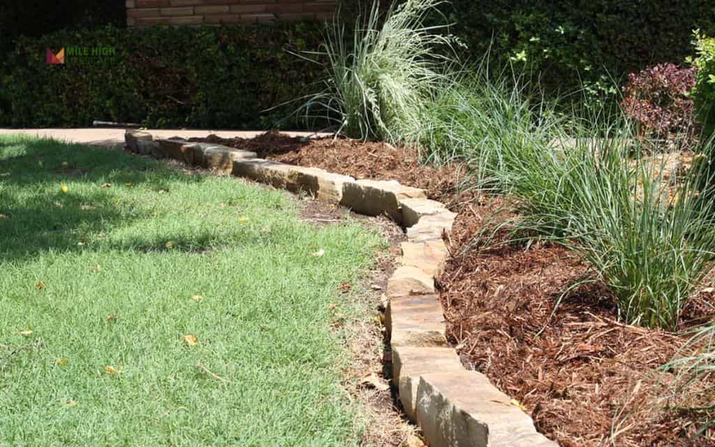 landscape border ideas: Natural stone edging