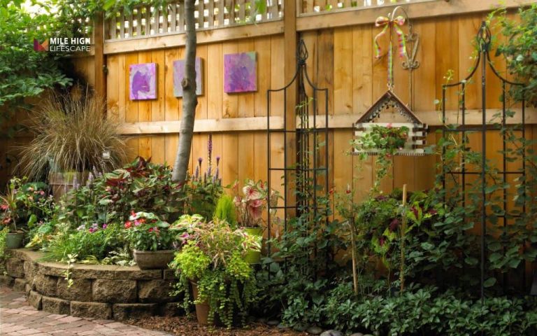 15 fence line landscape ideas to add privacy without losing style