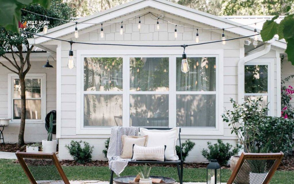 Large backyard landscaping ideas: Create an outdoor living room