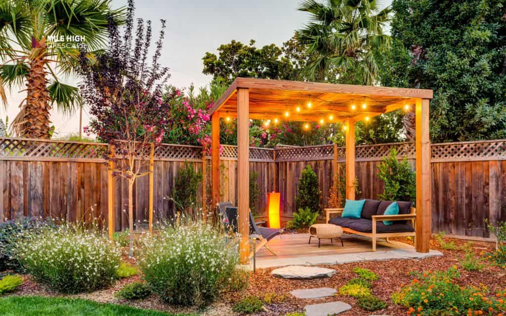 mid-century modern landscape: Create a seamless indoor-outdoor patio