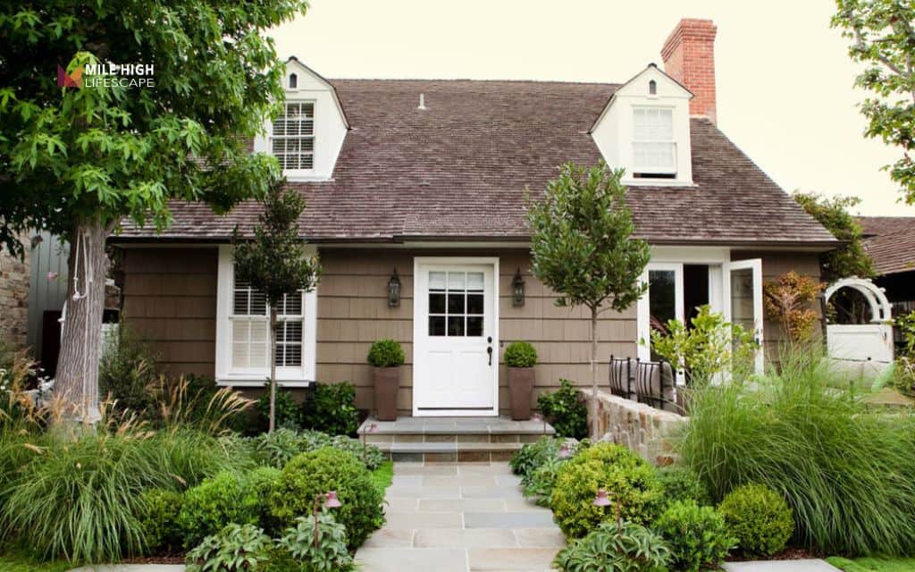 mid-century modern landscape: Design with symmetry or balance