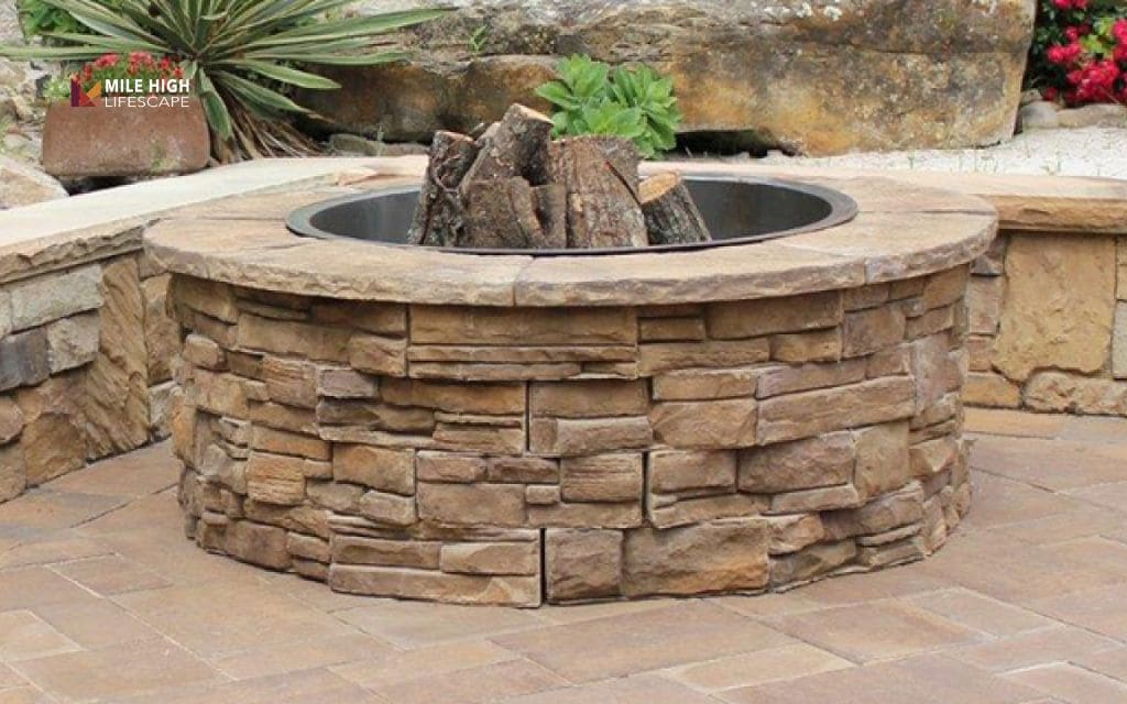 low cost fire pit landscape design: DIY fire pit with retaining wall blocks
