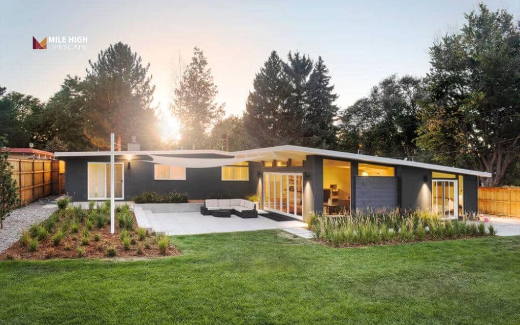 mid-century modern landscape: Use open space