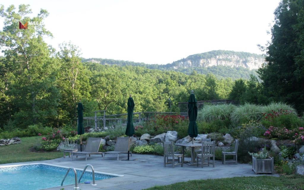 Hillside landscaping ideas: Borrow the view beyond your yard