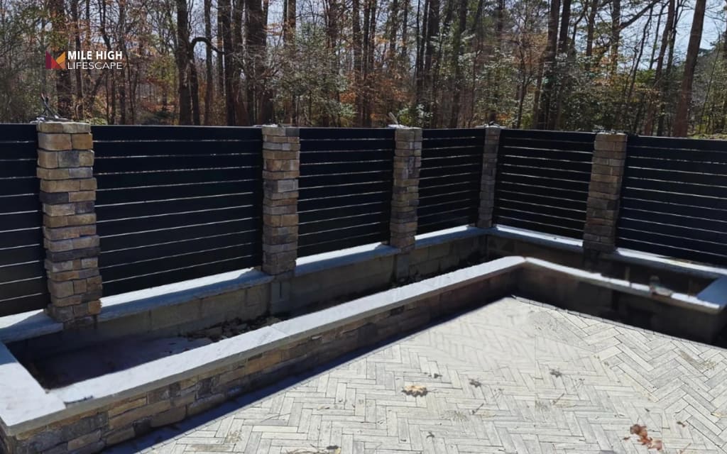 Front house fence ideas: Contemporary horizontal metal fence design