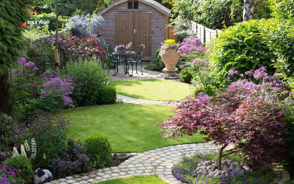 Hillside landscaping ideas: Create a garden walk with curved pathways