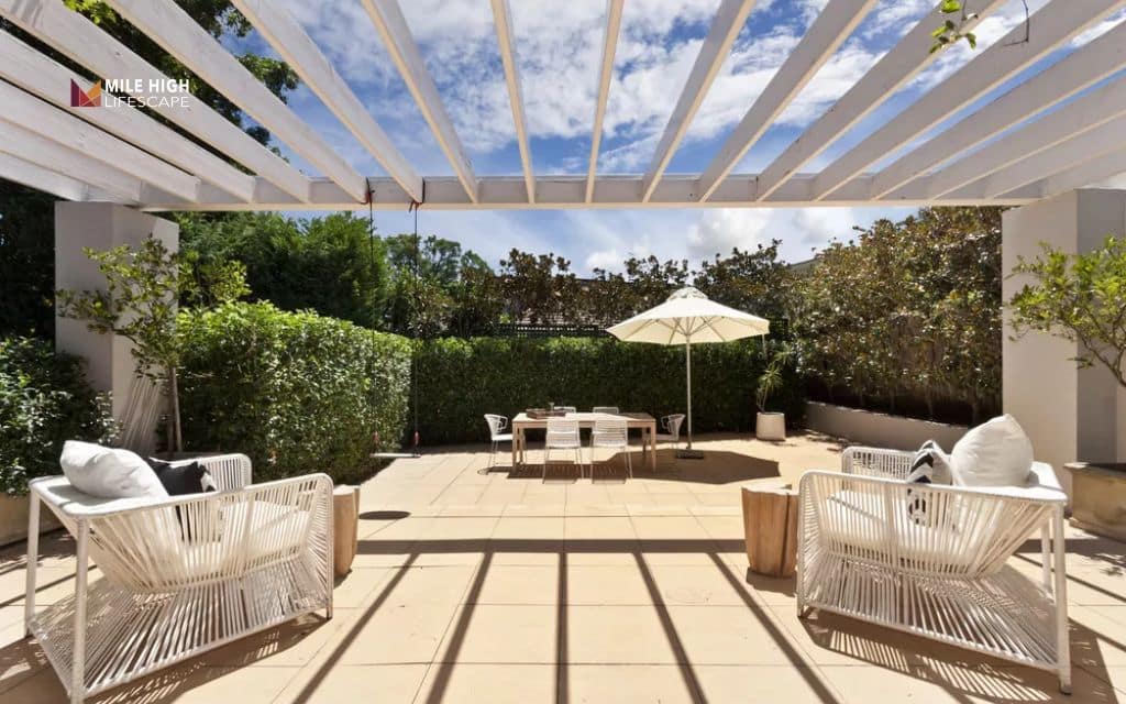 landscaping ideas: Create an outdoor living room