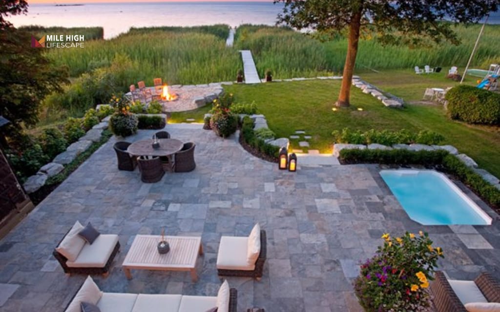 Landscaped patio: Create defined outdoor living rooms