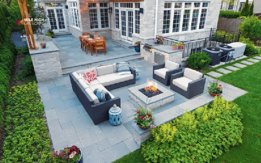 Landscaped patio: Customize with multi-material spaces
