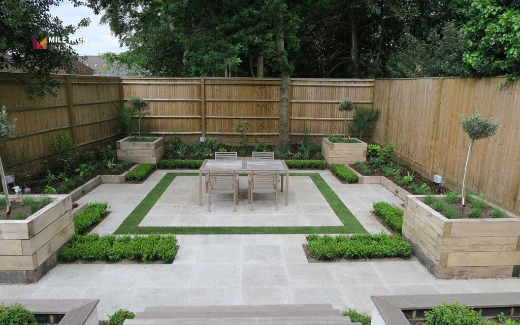 Desert front yard landscape: Leave open space for balance