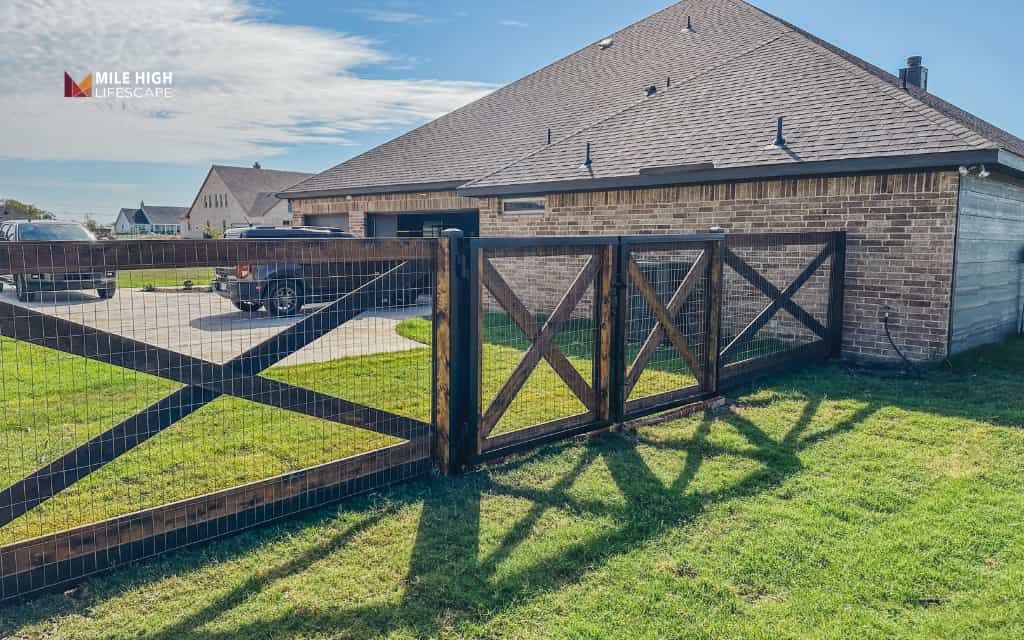 Front house fence ideas: Rustic cross-pattern ranch fence