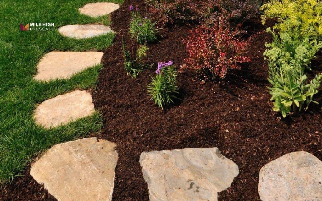 Hillside landscaping ideas: Use gravel and mulch for low maintenance